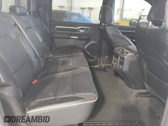 2024 Ram 1500 Laramie z VIN 1C6SRFJT3RN203885, wystawiony jako Copart lot #70130805 z przebiegiem 31 423 mil mil oraz Szkoda całkowita • Salvage title. Historia ofert i sprzedaży dostępna na DreamBid. Obrazek 10.