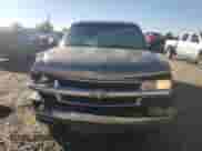 2002 Chevrolet Suburban LT z VIN 1GNEC16Z12J190100, wystawiony jako Copart lot #76622984 z przebiegiem 341 365 mil mil oraz Szkoda całkowita • Salvage title. Historia ofert i sprzedaży dostępna na DreamBid. Obrazek 5.
