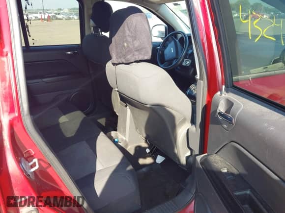 2010 Jeep Compass Latitude с VIN 1J4NF1FB0AD620094, выставлен на аукционе IAAI как лот 43241073 с пробегом 211 260 миль миль и . История ставок и продаж доступна на DreamBid. Изображение 8.