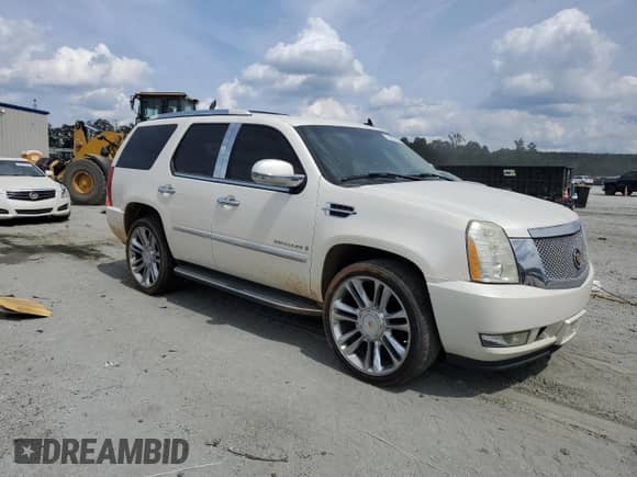 2008 Cadillac Escalade with VIN 1GYFK63818R126362, listed as a Copart auction lot 70857825 with 150,269 mi miles and Salvage title. Bid and sale history available at DreamBid. Image 4.