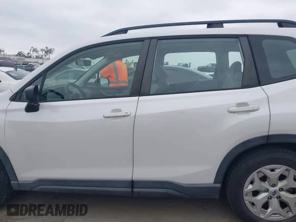 2019 Subaru Forester z VIN JF2SKACC6KH489900, wystawiony jako IAAI lot #42791754 z przebiegiem 83 888 mil mil oraz . Historia ofert i sprzedaży dostępna na DreamBid. Obrazek 14.