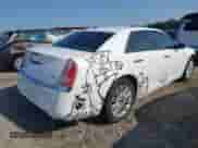 2013 Chrysler 300 C z VIN 2C3CCAKT8DH505338, wystawiony jako IAAI lot #42399191 z przebiegiem 226 118 mil mil oraz . Historia ofert i sprzedaży dostępna na DreamBid. Obrazek 4.