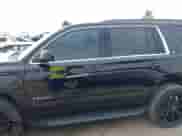 2019 Chevrolet Tahoe LT z VIN 1GNSKBKC9KR377051, wystawiony jako IAAI lot #43081327 z przebiegiem 62 665 mil mil oraz . Historia ofert i sprzedaży dostępna na DreamBid. Obrazek 14.