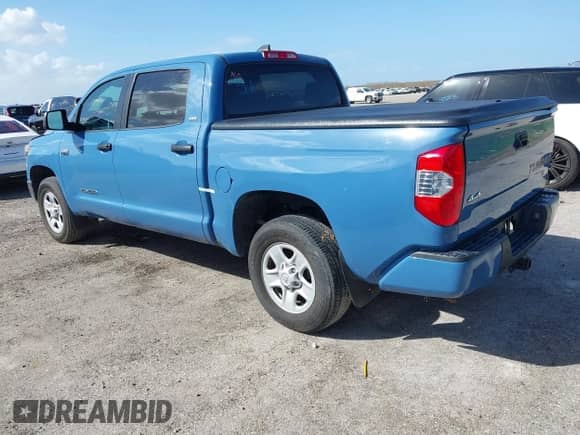 2020 Toyota Tundra SR5 с VIN 5TFDY5F1XLX887092, выставлен на аукционе IAAI как лот 40540625 с пробегом Не указан миль и . История ставок и продаж доступна на DreamBid. Изображение 3.