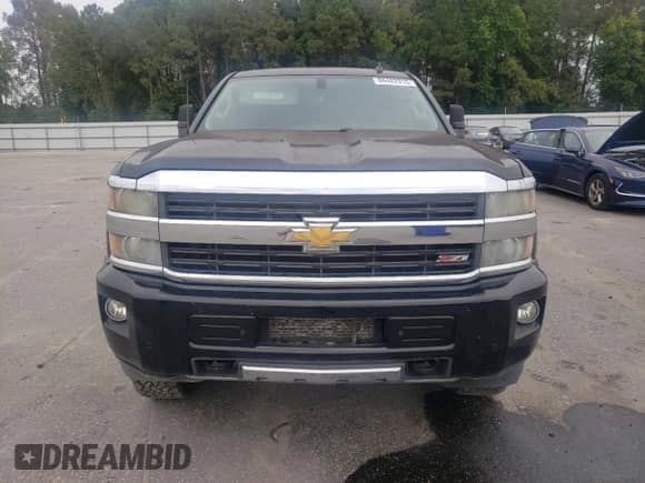 2015 Chevrolet Silverado 2500HD LTZ z VIN 1GC1KWE85FF110953, wystawiony jako Copart lot #86482915 z przebiegiem 210 488 mil mil oraz Czysty tytuł • Clean title. Historia ofert i sprzedaży dostępna na DreamBid. Obrazek 5.