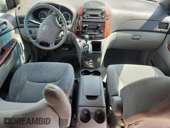 2004 Toyota Sienna XLE z VIN 5TDZA22C34S003873, wystawiony jako Copart lot #83841155 z przebiegiem 190 752 mil mil oraz Szkoda całkowita • Salvage title. Historia ofert i sprzedaży dostępna na DreamBid. Obrazek 8.