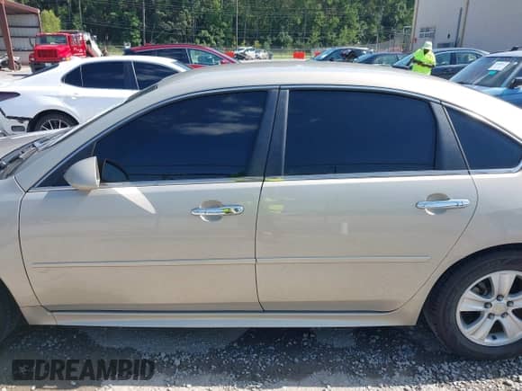 2012 Chevrolet Impala LS Fleet z VIN 2G1WF5E31C1280408, wystawiony jako IAAI lot #43071325 z przebiegiem 145 311 mil mil oraz . Historia ofert i sprzedaży dostępna na DreamBid. Obrazek 15.