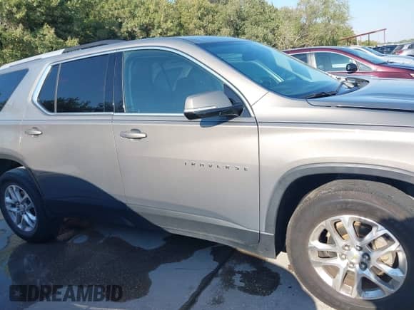 2018 Chevrolet Traverse LT Cloth z VIN 1GNERGKW3JJ209693, wystawiony jako IAAI lot #43443294 z przebiegiem 105 300 mil mil oraz . Historia ofert i sprzedaży dostępna na DreamBid. Obrazek 13.