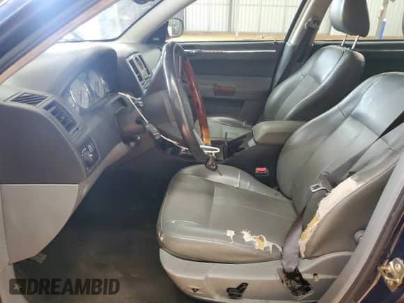 2005 Chrysler 300 Touring с VIN 2C3JA53G85H645669, выставлен на аукционе Copart как лот 81824415 с пробегом 178 920 миль миль и Списание • Salvage title. История ставок и продаж доступна на DreamBid. Изображение 7.