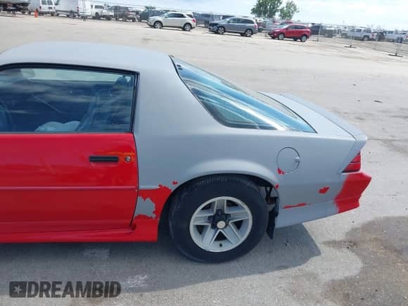 1991 Chevrolet Camaro with VIN 1G1FP23T1ML177404, listed as a IAAI auction lot 42637417 with 86,218 mi miles and . Bid and sale history available at DreamBid. Image 17.