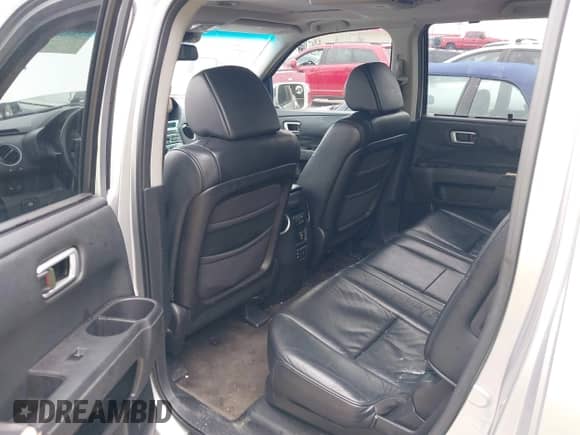 2010 Honda Pilot Touring with VIN 5FNYF3H94AB022723, listed as a IAAI auction lot 42378211 with 326,338 mi miles and . Bid and sale history available at DreamBid. Image 20.
