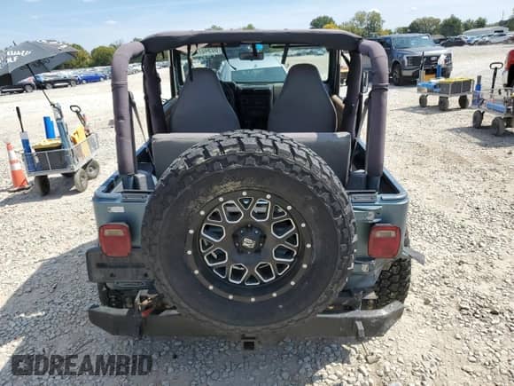 1998 Jeep Wrangler Sport z VIN 1J4FY19S9WP760919, wystawiony jako Copart lot #80940725 z przebiegiem 187 700 mil mil oraz Szkoda całkowita • Salvage title. Historia ofert i sprzedaży dostępna na DreamBid. Obrazek 6.