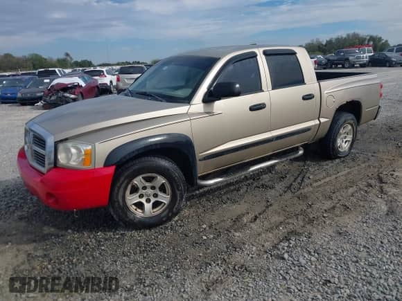 2005 Dodge Dakota SLT with VIN 1D7HW48N75S214431, listed as a IAAI auction lot 43365350 with 312,361 mi miles and . Bid and sale history available at DreamBid. Image 2.