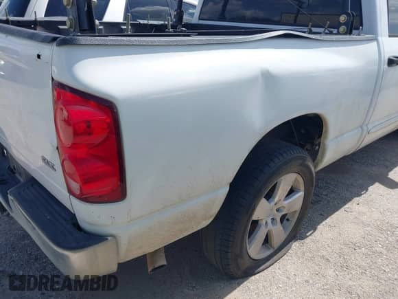 2007 Dodge 1500 SLT z VIN 1D7HA18207S122874, wystawiony jako IAAI lot #42522141 z przebiegiem 139 341 mil mil oraz . Historia ofert i sprzedaży dostępna na DreamBid. Obrazek 12.