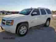 2008 Chevrolet Tahoe 2LT z VIN 1GNFC130X8R110202, wystawiony jako Copart lot #90873445 z przebiegiem 284 247 mil mil oraz Czysty tytuł • Clean title. Historia ofert i sprzedaży dostępna na DreamBid. Obrazek 1.