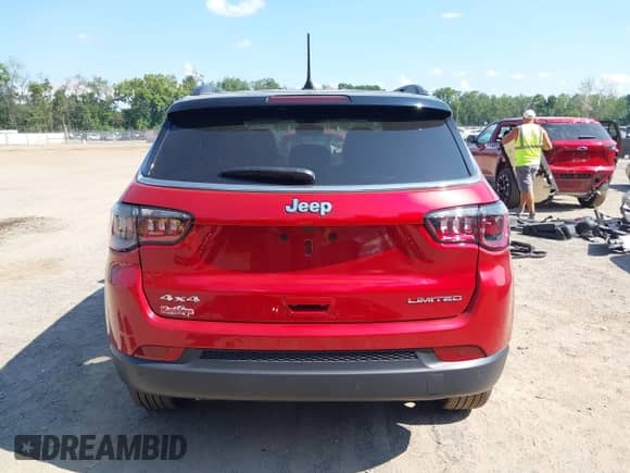 2025 Jeep Compass Limited z VIN 3C4NJDCN9ST516770, wystawiony jako IAAI lot #42918211 z przebiegiem 4 787 mil mil oraz . Historia ofert i sprzedaży dostępna na DreamBid. Obrazek 17.