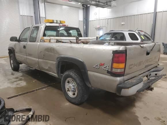 2000 Chevrolet Silverado 2500 LS z VIN 1GCGK29U3YE267805, wystawiony jako Copart lot #85591764 z przebiegiem Nie podano mil oraz Czysty tytuł • Clean title. Historia ofert i sprzedaży dostępna na DreamBid. Obrazek 2.