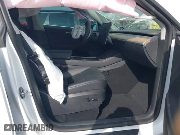 2023 Tesla Model Y Long Range с VIN 7SAYGDEE2PA071402, выставлен на аукционе IAAI как лот 42729170 с пробегом 31 865 миль миль и . История ставок и продаж доступна на DreamBid. Изображение 5.