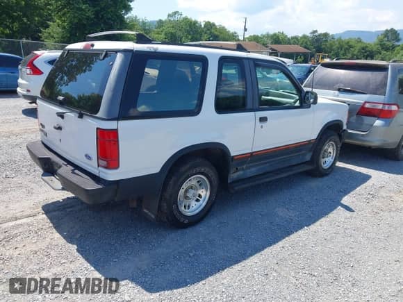 1994 Ford Explorer Eddie Bauer с VIN 1FMCU24X8RUC83284, выставлен на аукционе IAAI как лот 42634506 с пробегом 207 939 миль миль и . История ставок и продаж доступна на DreamBid. Изображение 4.