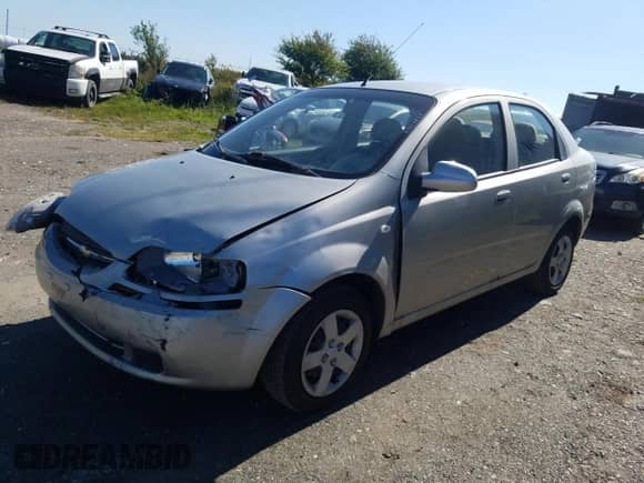 2005 Chevrolet Aveo LS z VIN KL1TD52665B304212, wystawiony jako Copart lot #69073834 z przebiegiem 153 373 mil mil oraz Szkoda całkowita • Salvage title. Historia ofert i sprzedaży dostępna na DreamBid. Obrazek 1.