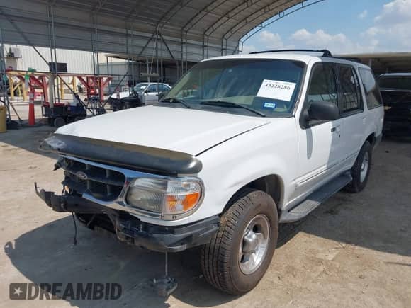 2000 Ford Explorer XLT z VIN 1FMZU63E9YZB78272, wystawiony jako IAAI lot #43228286 z przebiegiem 100 687 mil mil oraz . Historia ofert i sprzedaży dostępna na DreamBid. Obrazek 2.