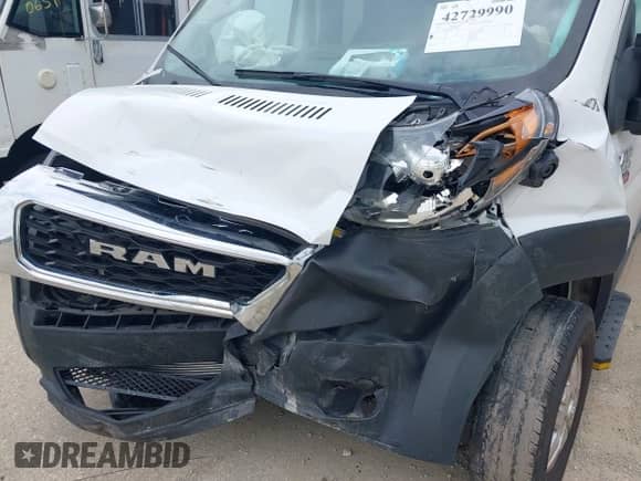 2020 Ram ProMaster z VIN 3C6URVUG1LE113972, wystawiony jako IAAI lot #42729990 z przebiegiem 45 177 mil mil oraz . Historia ofert i sprzedaży dostępna na DreamBid. Obrazek 6.