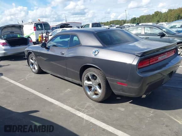 2013 Dodge Challenger SXT с VIN 2C3CDYAG0DH684162, выставлен на аукционе IAAI как лот 43399757 с пробегом 113 941 миль миль и . История ставок и продаж доступна на DreamBid. Изображение 3.