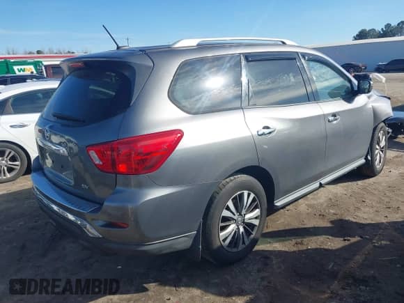 2017 Nissan Pathfinder S z VIN 5N1DR2MN2HC633243, wystawiony jako IAAI lot #41610863 z przebiegiem 139 571 mil mil oraz . Historia ofert i sprzedaży dostępna na DreamBid. Obrazek 4.