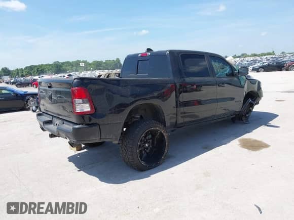 2020 Ram 1500 Big Horn z VIN 1C6SRFFT5LN396315, wystawiony jako IAAI lot #42569224 z przebiegiem Nie podano mil oraz . Historia ofert i sprzedaży dostępna na DreamBid. Obrazek 4.
