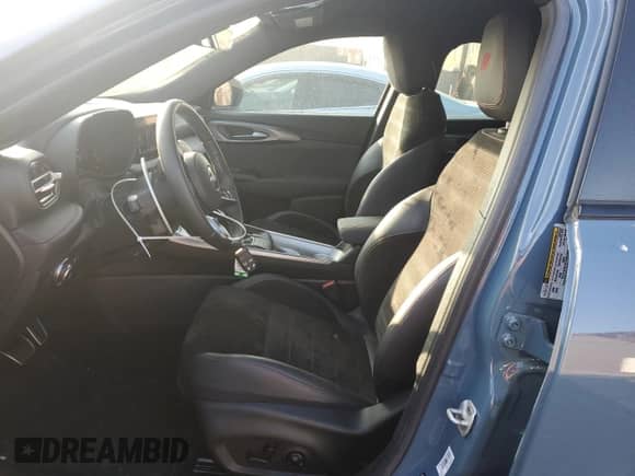 2024 Dodge Hornet R/T z VIN ZACPDFCW1R3A09634, wystawiony jako Copart lot #87491244 z przebiegiem 12 065 mil mil oraz Szkoda całkowita • Salvage title. Historia ofert i sprzedaży dostępna na DreamBid. Obrazek 7.