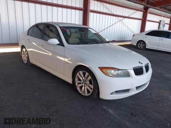 2007 BMW 3 Series 328i z VIN WBAVC53557FZ80461, wystawiony jako IAAI lot #43567151 z przebiegiem Nie podano mil oraz . Historia ofert i sprzedaży dostępna na DreamBid. Obrazek 1.