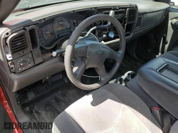 2006 Chevrolet Silverado 1500 Work Truck z VIN 1GCEC14V86Z113837, wystawiony jako Copart lot #70053145 z przebiegiem 261 633 mil mil oraz Szkoda całkowita • Salvage title. Historia ofert i sprzedaży dostępna na DreamBid. Obrazek 8.