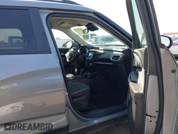 2023 Chevrolet TrailBlazer LT with VIN KL79MPSL6PB114382, listed as a IAAI auction lot 42991387 with 39,513 mi miles and . Bid and sale history available at DreamBid. Image 5.