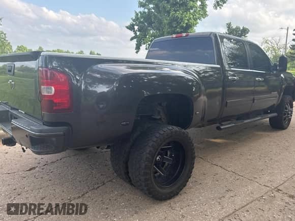2014 Chevrolet Silverado 3500HD LTZ with VIN 1GC4K1C89EF132357, listed as a Copart auction lot 59632865 with 218,735 mi miles and Clean title. Bid and sale history available at DreamBid. Image 4.