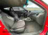 2015 Hyundai Veloster z VIN KMHTC6AD0FU238274, wystawiony jako Copart lot #45174464 z przebiegiem 143 112 mil mil oraz . Historia ofert i sprzedaży dostępna na DreamBid. Obrazek 5.