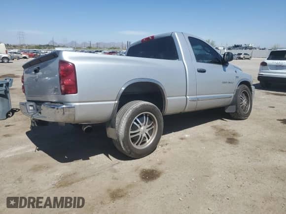 2007 Dodge 1500 SLT z VIN 1D7HA16247J517990, wystawiony jako Copart lot #58032355 z przebiegiem 96 247 mil mil oraz Szkoda całkowita • Salvage title. Historia ofert i sprzedaży dostępna na DreamBid. Obrazek 3.