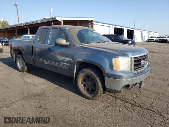 2007 GMC Sierra 1500 Work Truck z VIN 1GTEK19097Z518736, wystawiony jako Copart lot #71458525 z przebiegiem 186 559 mil mil oraz Czysty tytuł • Clean title. Historia ofert i sprzedaży dostępna na DreamBid. Obrazek 4.