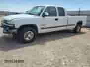 2000 Chevrolet Silverado 2500 LS z VIN 1GCGC29U4YE309802, wystawiony jako Copart lot #67415804 z przebiegiem 152 899 mil mil oraz Szkoda całkowita • Salvage title. Historia ofert i sprzedaży dostępna na DreamBid. Obrazek 1.