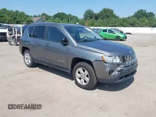 2013 Jeep Compass Sport с VIN 1C4NJCBA3DD265990, выставлен на аукционе IAAI как лот 42644318 с пробегом 130 092 миль миль и . История ставок и продаж доступна на DreamBid. Изображение 1.