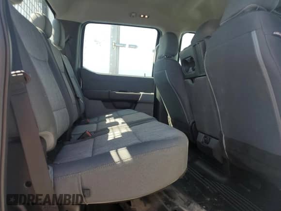 2023 Ford F-250 XL z VIN 1FT7W2BT2PEC63300, wystawiony jako Copart lot #57138195 z przebiegiem 31 934 mil mil oraz Szkoda całkowita • Salvage title. Historia ofert i sprzedaży dostępna na DreamBid. Obrazek 10.