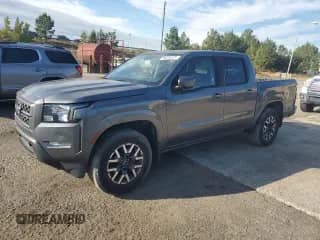 2022 Nissan Frontier S z VIN 1N6ED1EJ5NN613093, wystawiony jako Copart lot #86220225 z przebiegiem 52 378 mil mil oraz Czysty tytuł • Clean title. Historia ofert i sprzedaży dostępna na DreamBid. Obrazek 1.