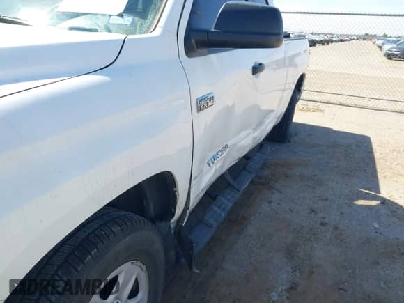 2018 Toyota Tundra SR с VIN 5TFUW5F18JX747478, выставлен на аукционе IAAI как лот 42315962 с пробегом 72 271 миль миль и . История ставок и продаж доступна на DreamBid. Изображение 6.