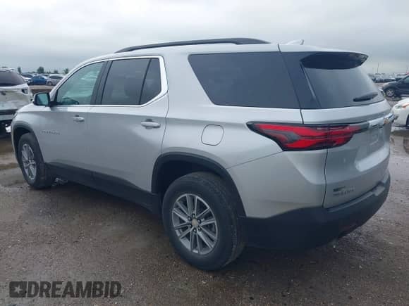 2022 Chevrolet Traverse LT Cloth z VIN 1GNERGKW9NJ160988, wystawiony jako IAAI lot #42379091 z przebiegiem 57 689 mil mil oraz . Historia ofert i sprzedaży dostępna na DreamBid. Obrazek 3.