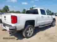 2017 Chevrolet Silverado 2500HD LT z VIN 1GC1KVEY9HF181540, wystawiony jako IAAI lot #43017957 z przebiegiem 198 394 mil mil oraz . Historia ofert i sprzedaży dostępna na DreamBid. Obrazek 4.