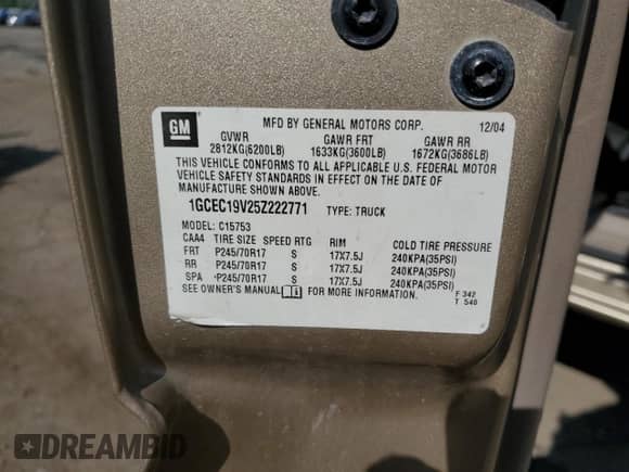 2005 Chevrolet Silverado 1500 Work Truck z VIN 1GCEC19V25Z222771, wystawiony jako Copart lot #81264215 z przebiegiem 179 441 mil mil oraz Czysty tytuł • Clean title. Historia ofert i sprzedaży dostępna na DreamBid. Obrazek 12.