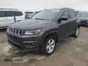2018 Jeep Compass Latitude с VIN 3C4NJDBB5JT392759, выставлен на аукционе Copart как лот 82303165 с пробегом 99 363 миль миль и Списание • Salvage title. История ставок и продаж доступна на DreamBid. Изображение 1.