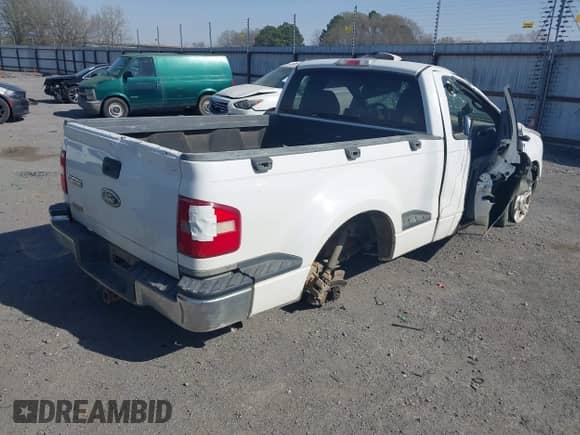 2004 Ford F-150 STX z VIN 1FTRF02W24KD78421, wystawiony jako IAAI lot #41834609 z przebiegiem 213 676 mil mil oraz . Historia ofert i sprzedaży dostępna na DreamBid. Obrazek 4.