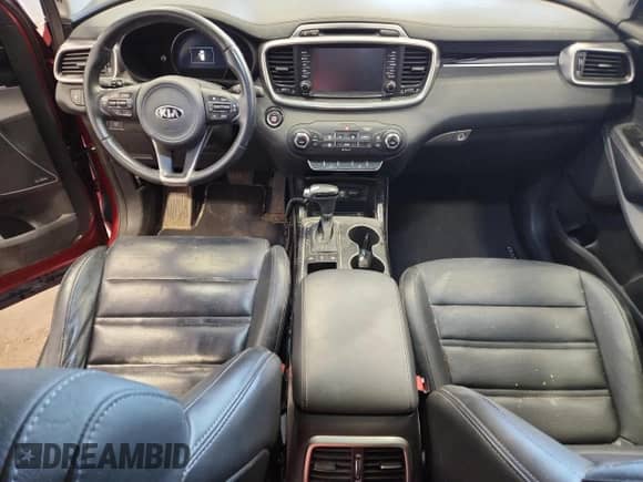 2018 Kia Sorento SX z VIN 5XYPKDA57JG353728, wystawiony jako Copart lot #71721675 z przebiegiem Nie podano mil oraz Nie do naprawy • Non repairable. Historia ofert i sprzedaży dostępna na DreamBid. Obrazek 8.