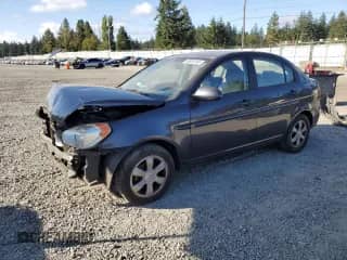 2006 Hyundai Accent GLS z VIN KMHCN46C76U041083, wystawiony jako Copart lot #80839195 z przebiegiem 141 058 mil mil oraz Szkoda całkowita • Salvage title. Historia ofert i sprzedaży dostępna na DreamBid. Obrazek 1.