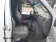 2012 Ford Econoline Cargo Commercial z VIN 1FTNS2EW5CDA76092, wystawiony jako IAAI lot #43550431 z przebiegiem 140 951 mil mil oraz . Historia ofert i sprzedaży dostępna na DreamBid. Obrazek 5.